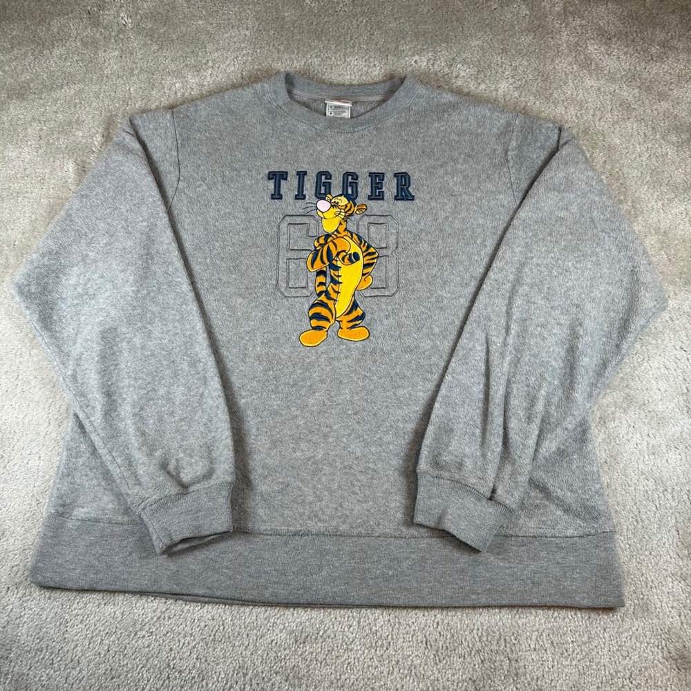 Disney Store Sweatshirt Men M Gray Tigger Embroidered Fleece Pullover 68 Graphic